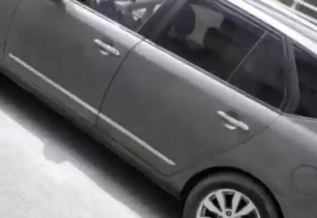 Utilisé Kia Carens À vendre au Doha #5675 - 1  image 